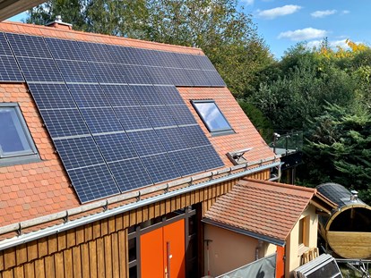 Naturhotel - Bonus bei Verzicht der Zimmerzwischenreinigung - Sachsen - Der WIESENGRUND ist rechnerisch Energieautark mit modernster Photovoltaik sowie Geo-und Airothermie - BIO-NATURIDYLL WIESENGRUND