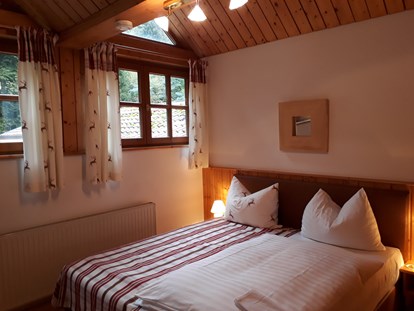 Naturhotel - Preisklasse: €€ - Salzburg - Hotel im Wald Hammerschmiede - Zimmer - Hotel Naturidyll Hammerschmiede 