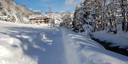 Nature hotel - Rezeption: 15 h - Kitzbühel - Wanderweg vom Dorfzentrum Hinterglemm zum Hotel - Gartenhotel Theresia****S
