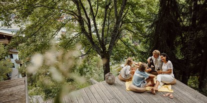 Naturhotel - Mitarbeiterbetreuung: Überdurchschnittliche Bezahlung - Leogang - Piciknick im Juchee des Gartens - Gartenhotel Theresia****S