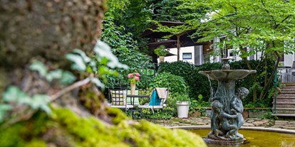 Naturhotel - Tennengau - Wunderschöner Garten im Innenhof mit Terrasse - Hotel & Villa Auersperg