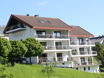 Naturhotel - Bonus bei Anreise mit öffentlichen Verkehrsmitteln - BeELVEDERE Appart - BELVEDERE-das BIO Hotel garni & SuiteHotel am Edersee