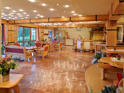Nature hotel - Rezeption: 10 h - Naturresort Gerbehof: Lobby - Naturresort Gerbehof