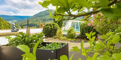 Nature hotel - Müllmanagement: Maßnahmen zur Abfallvermeidung - Schwarzwald - Außenansicht Hochbeete - SCHWARZWALD PANORAMA