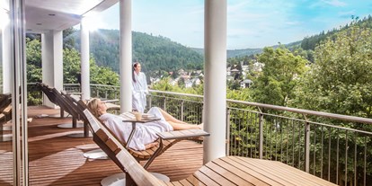 Nature hotel - Spa-Bereich mit mind. 2 unterschiedlichen Saunen - Stuttgart / Kurpfalz / Odenwald ... - Sonnenterrasse - SCHWARZWALD PANORAMA