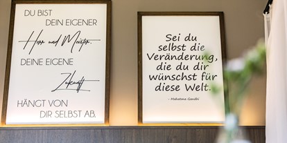 Nature hotel - Spa-Bereich mit mind. 2 unterschiedlichen Saunen - Stuttgart / Kurpfalz / Odenwald ... - Circular Living Designzimmer Freigeist Superior - SCHWARZWALD PANORAMA