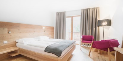 Nature hotel - barrierefrei: Barrierefreies Hotel - Elegante Zimmer mit natürlichen Lärchenböden - Sun room xl - Vegan Hotel LA VIMEA