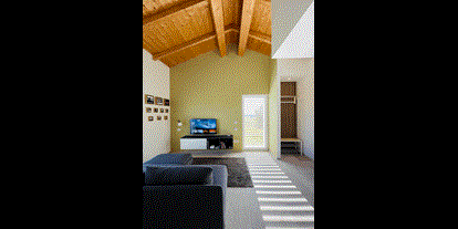 Naturhotel - Bio-Hotel Merkmale: Ökologischer Neubau - Italien - The HOUSE IN THE HILL is for all those who love taking care of themselves. It is a roof with exposed beams and a private garden that frames each room.

A bicycle and stay fit. A table football table for fun. A sauna to relax deeply.

Being in the countryside has never been so unforgettable. - RITORNO ALLA NATURA