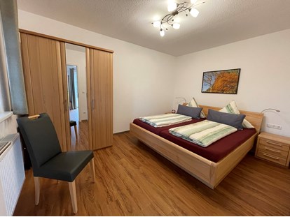 Naturhotel - Preisklasse: € - Schlafzimmer Natur-Suite im Neues Landhaus im Bio-Hotel TraumzeitHof - Bio-Hotel TraumzeitHof - Naturotel 