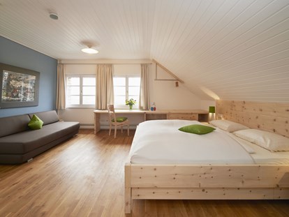 Naturhotel - auch für Familien mit Kindern - Hessen - Zimmer Zirbe - LindenGut - das Bio-Gästehaus