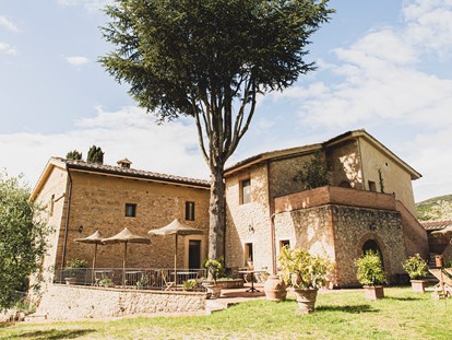 Naturhotel - Sonnenterrasse - San Gimignano - Biotique Agrivilla i pini - 100% Bio-Veganer BIO-Urlaub in der Toskana - Vegan Agrivilla I Pini