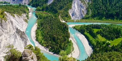 Nature hotel - Wassersparmaßnahmen - Switzerland - Die Umgebung des Ucliva - Glacier-Express-Route durch die wildromantische Rheinschlucht, auch bekannt als Swiss Grand Canyon - Biohotel Ucliva