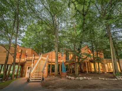 Nature hotel - Energieversorgung: 100 % Ökostrom - Willkommen in unserem Baumhausdorf... - BIO-Hotel Kenners LandLust
