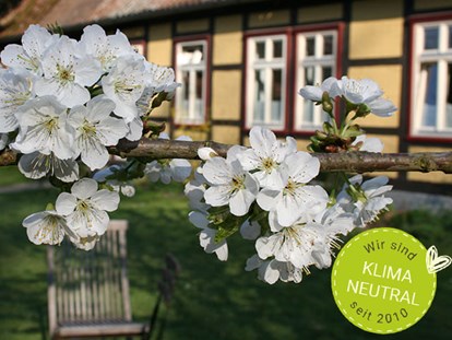 Naturhotel - Auszeichnung / Zertifikat / Partner: Blaue Schwalbe - Deutschland - Wir sind klimaneutral seit 2010 - BIO-Hotel Kenners LandLust