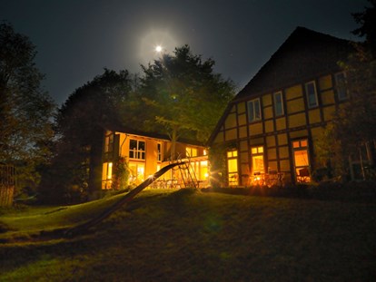 Nature hotel - Bio-Restaurant (nur für Hotelgäste): Öffentliches Restaurant - Göhrde - Mondaufgang in Dübbekold - BIO-Hotel Kenners LandLust