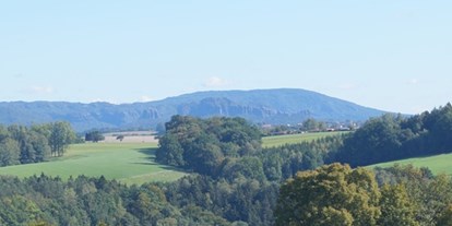 Naturhotel - Umgebungsschwerpunkt: Berg - Sächsische Schweiz - Blick aus unserem Haus auf die andere Elbseite - Ökopension Villa Weissig