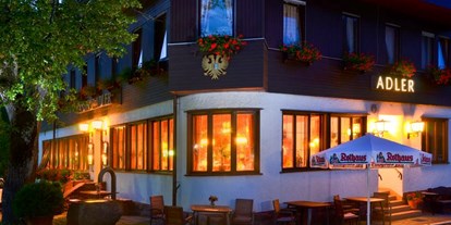 Naturhotel - WLAN: ganztägig WLAN im gesamten Hotel - Schwarzwald - Der Bio-Gasthof Adler am Abend - Gasthof Adler