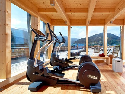 Naturhotel - Preisklasse: €€€ - 360 Grad Fitnessraum - Holzhotel Forsthofalm