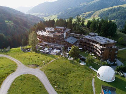 Naturhotel - Hunde erlaubt - Österreich - Bio-Luxus-Hotel in Leogang - Mitten in der Natur - Holzhotel Forsthofalm