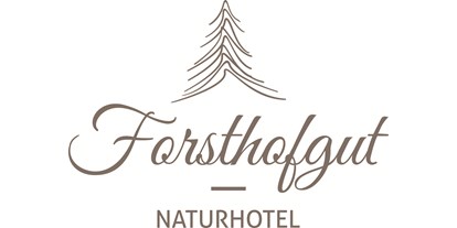Naturhotel - Kinderbetreuung - Tiroler Unterland - Logo Naturhotel Forsthofgut. - Naturhotel Forsthofgut