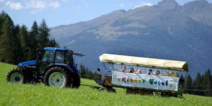 Naturhotel - Auszeichnung / Zertifikat / Partner: BIKO Tirol - Teil der Kinderbetreuung - Trecker-Ausflug - BIO-Kinderhotel Kreuzwirt