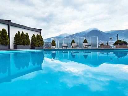 Naturhotel - Yoga - Südtirol - Meran - Außenpool - Biohotel und Wellnesshotel Pazeider