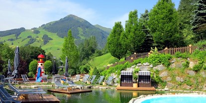 Naturhotel - Wassersparmaßnahmen - Leogang - Schwimmteich & Pool mit Blick zum Zwölferkogel - The RESI Apartments "mit Mehrwert"