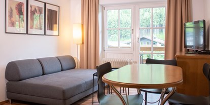 Naturhotel - Müllmanagement: Müllstationen für Gäste - Leogang - Wohnzimmer - The RESI Apartments "mit Mehrwert"