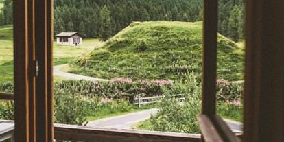 Naturhotel - Bio-Anteil: mind. 50% Bio - Graubünden - Aussicht Balkon - Chesa Pool