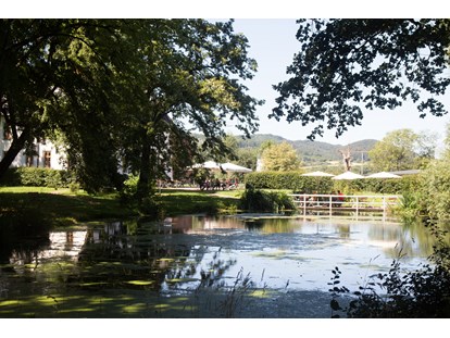 Nature hotel - Preisklasse: € - Park mit Teich - Biohotel Stiftsgut Wilhelmsglücksbrunn