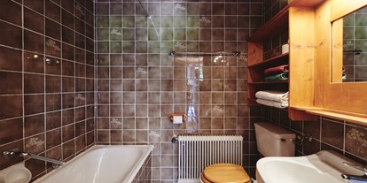 Naturhotel - Zertifizierte Naturkosmetik - Rohrmoos - Badezimmer im zweitkleinsten Apartment - Naturhaus Lehnwieser