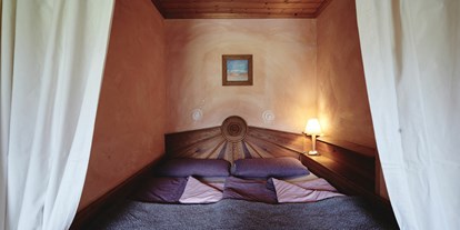 Naturhotel - Umgebungsschwerpunkt: Berg - Obertraun - Doppelbett im mittleren Apartment - Naturhaus Lehnwieser