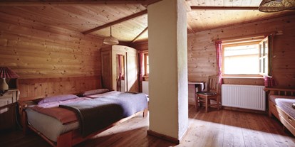 Naturhotel - Umgebungsschwerpunkt: Berg - Obertraun - Schlafzimmer Waldwohnung im Waldhaus - Naturhaus Lehnwieser