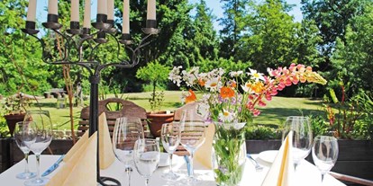 Naturhotel - Green Wedding - Pfalz - Auf der Terrasse im Stiftspark genießen Sie Slowfood, bio, Rrgional - Naturhotel Stiftsgut Keysermühle