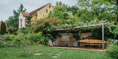 Nature hotel - Familienzimmer - Süd & West Steiermark - TamanGa bietet viele mehr oder weniger versteckte lauschige Sitzmöglichkeiten.  - TamanGa Lebensgarten