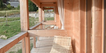Naturhotel - Auszeichnung / Zertifikat / Partner: Bio Suisse Knospe - Balkone der Zimmer - Berglodge Goms