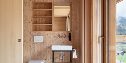 Naturhotel - Auszeichnung / Zertifikat / Partner: Gesicherte Nachhaltigkeit - Jedes Zimmer mit WC/Dusche - Berglodge Goms