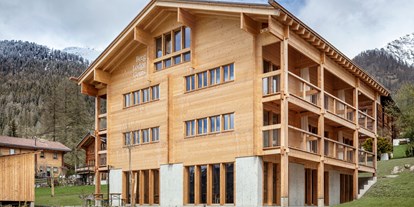 Naturhotel - Bio-Hotel Merkmale: Ökologischer Neubau - Aussenansicht - Berglodge Goms