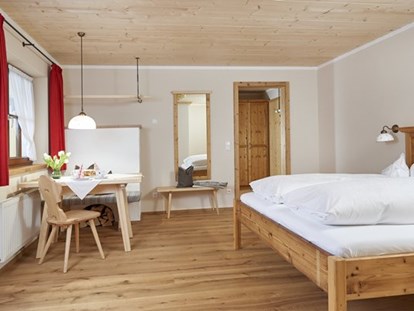Nature hotel - WLAN: ohne WLAN - Unsere Älplersuiten bieten besonders viel Platz und sind für Familien geeignet. - Biohotel Walserstuba