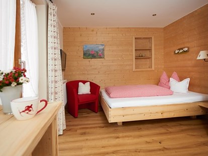 Naturhotel - Umgebungsschwerpunkt: Land - Zöblen - Die Walserstuba verfügt über 4 gemütliche Einzelzimmer - Biohotel Walserstuba