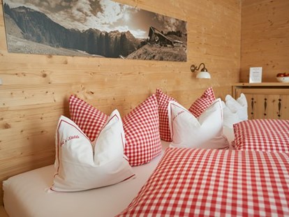 Naturhotel - Familienzimmer - Vorarlberg - Unsere Kleinen Doppelzimmer mit 18 m². Klein aber fein.  - Biohotel Walserstuba
