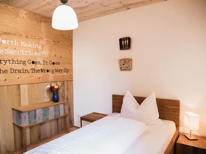 Naturhotel - Sauna - Pyhrn Eisenwurzen - Apartment Color für bis zu 4 Personen - der baum