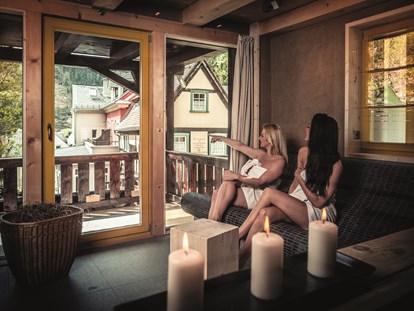 Nature hotel - Bezahlsysteme: Bar - Sächsische Schweiz - Erholung pur - unsere Wärmebänke mit Panoramablick in den Mühlenhof - Bio- & Nationalpark-Refugium Schmilka