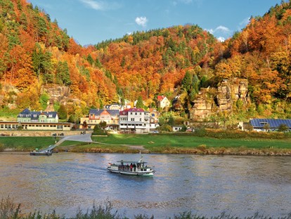 Naturhotel - Auszeichnung / Zertifikat / Partner: ABCERT - Der Herbst taucht Schmilka und die Sächsische Schweiz in eine rot-gelbe Farbenpracht - Bio- & Nationalpark-Refugium Schmilka