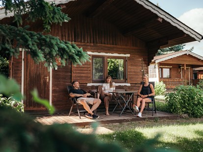 Naturhotel - Wanderungen & Ausflüge - Mecklenburg-Vorpommern - Vor Haus 8 (heutzutage bereits mit neuem Anstrich und neuen Dach) - Vegan Resort