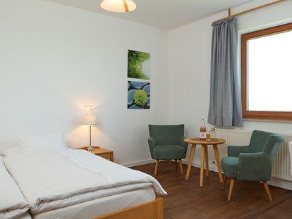 Nature hotel - Ferienwohnungen - Klassik-Zimmer mit baubiologischer Ausstattung - BioWeingut & Landhotel Gänz