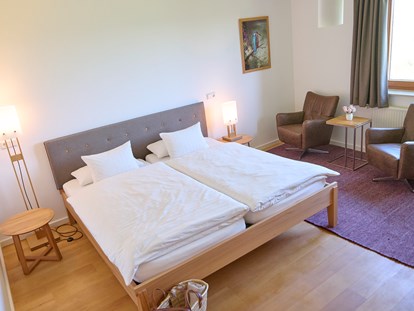 Nature hotel - Bio-Küche: Bio-vegetarisch möglich - Hackenheim - Komfort-Zimmer mit Betten in Übergröße - BioWeingut & Landhotel Gänz