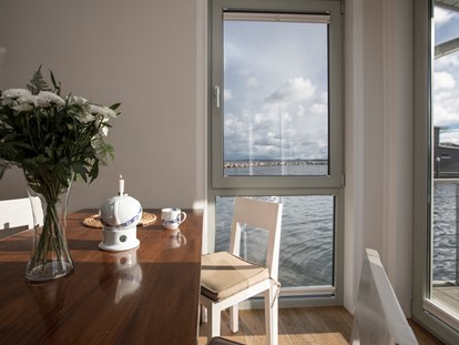 Nature hotel - Regionale Produkte - Ostseeküste - Kleines schwimmendes Haus 
(Interieur der Häuser ist unterschiedlich) - im-jaich Wasserferienwelt