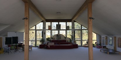 Naturhotel - Sauna - Wangerland - Der große Radha-Krishna-Raum von innen - Yoga Vidya Nordsee