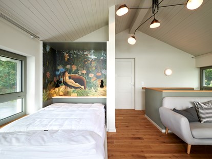 Nature hotel - Regionale Produkte - Ostseeküste - Im obergeschoss gibt es eine Aufbettung in Form eines Schrankbetts - im-jaich Naturoase Gustow